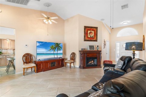 Villa ou maison à vendre à Haines City, Floride: 2 chambres, 173.54 m2 № 1875998 - photo 12