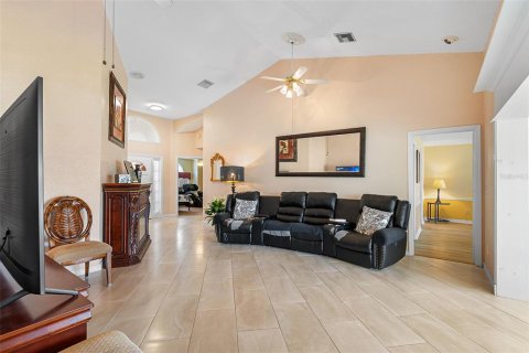 Villa ou maison à vendre à Haines City, Floride: 2 chambres, 173.54 m2 № 1875998 - photo 13