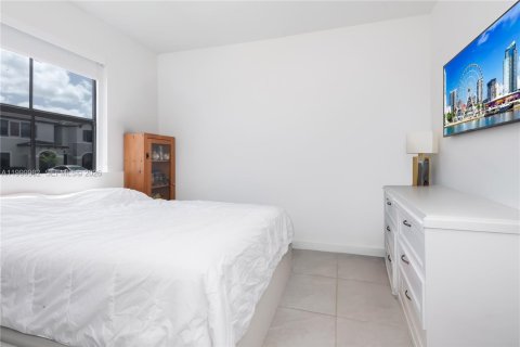 Touwnhouse à vendre à Miami, Floride: 3 chambres, 123.37 m2 № 2170119 - photo 16