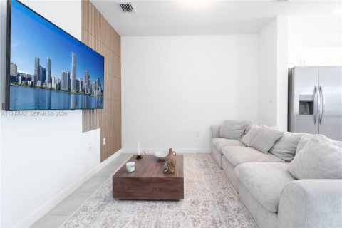 Touwnhouse à vendre à Miami, Floride: 3 chambres, 123.37 m2 № 2170119 - photo 15
