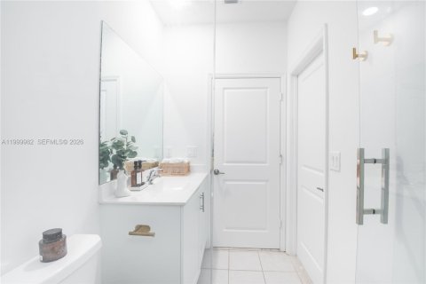 Touwnhouse à vendre à Miami, Floride: 3 chambres, 123.37 m2 № 2170119 - photo 10