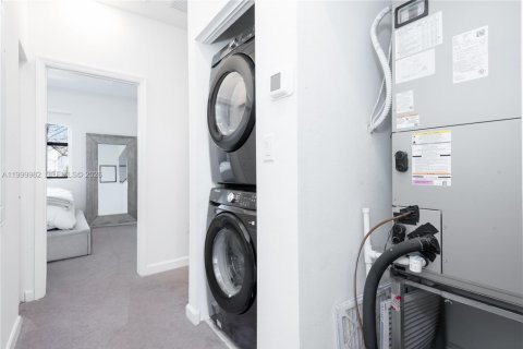 Touwnhouse à vendre à Miami, Floride: 3 chambres, 123.37 m2 № 2170119 - photo 22