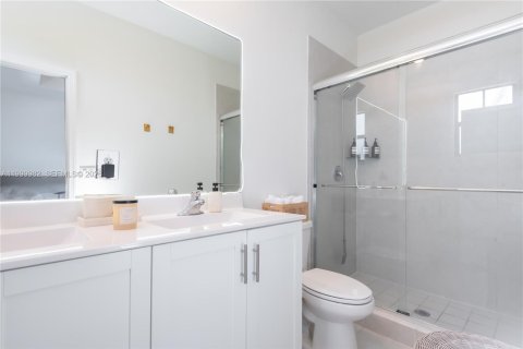 Touwnhouse à vendre à Miami, Floride: 3 chambres, 123.37 m2 № 2170119 - photo 20
