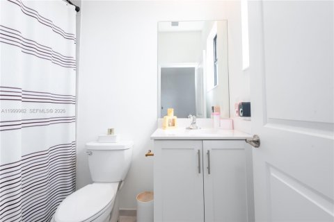 Touwnhouse à vendre à Miami, Floride: 3 chambres, 123.37 m2 № 2170119 - photo 26