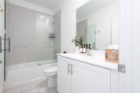 Touwnhouse à vendre à Miami, Floride: 3 chambres, 123.37 m2 № 2170119 - photo 9