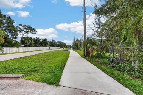 House in Sarasota, Florida 5 bedrooms, 549.98 sq.m. № 2393472 - photo 28