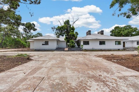 House in Sarasota, Florida 5 bedrooms, 549.98 sq.m. № 2393472