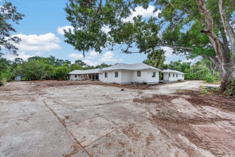 House in Sarasota, Florida 5 bedrooms, 549.98 sq.m. № 2393472 - photo 6
