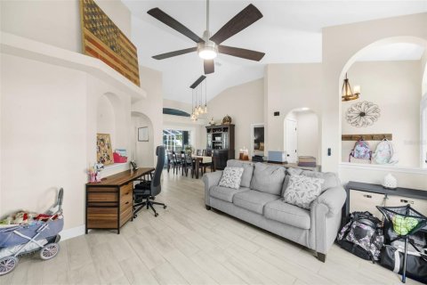 House in Riverview, Florida 4 bedrooms, 235.04 sq.m. № 1916324 - photo 9
