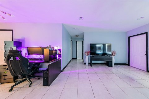 House in Tamarac, Florida 2 bedrooms, 99.68 sq.m. № 2087179 - photo 10