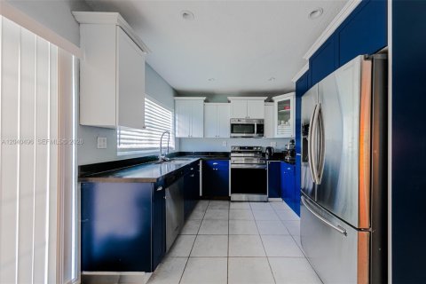 House in Tamarac, Florida 2 bedrooms, 99.68 sq.m. № 2087179 - photo 4