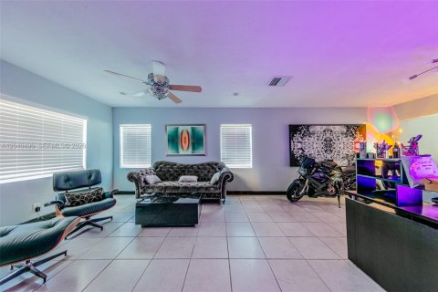 House in Tamarac, Florida 2 bedrooms, 99.68 sq.m. № 2087179 - photo 17