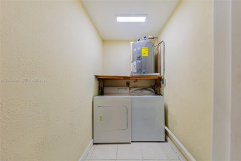 House in Tamarac, Florida 2 bedrooms, 99.68 sq.m. № 2087179 - photo 8