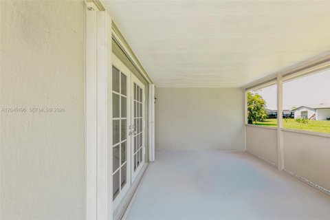 House in Tamarac, Florida 2 bedrooms, 99.68 sq.m. № 2087179 - photo 12
