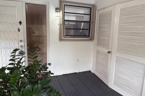 Copropriété à vendre à Sunrise, Floride: 1 chambre, 85.01 m2 № 1968331 - photo 2