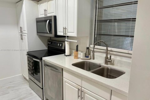 Copropriété à vendre à Sunrise, Floride: 1 chambre, 85.01 m2 № 1968331 - photo 13