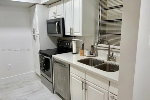 Copropriété à vendre à Sunrise, Floride: 1 chambre, 85.01 m2 № 1968331 - photo 14