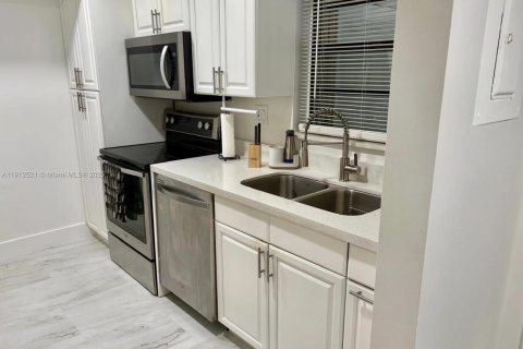 Copropriété à vendre à Sunrise, Floride: 1 chambre, 85.01 m2 № 1968331 - photo 8