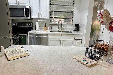 Copropriété à vendre à Sunrise, Floride: 1 chambre, 85.01 m2 № 1968331 - photo 11