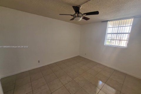 Condo in Miami, Florida, 1 bedroom  № 1932464 - photo 13