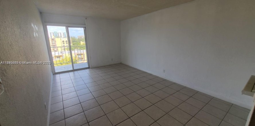 Condominio en Miami, Florida, 1 dormitorio № 1932464