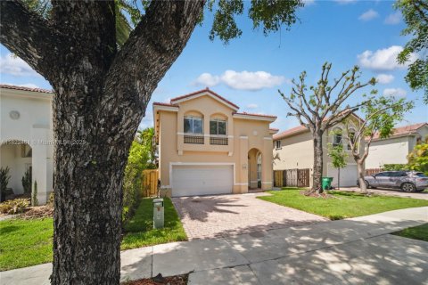 House in Doral, Florida 4 bedrooms, 232.07 sq.m. № 1786512 - photo 29