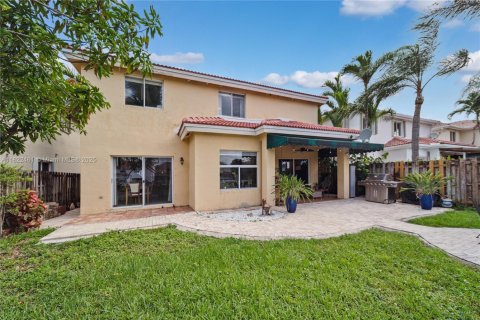 House in Doral, Florida 4 bedrooms, 232.07 sq.m. № 1786512 - photo 5