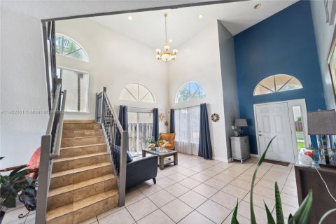 House in Doral, Florida 4 bedrooms, 232.07 sq.m. № 1786512 - photo 4