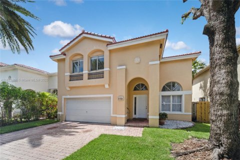 House in Doral, Florida 4 bedrooms, 232.07 sq.m. № 1786512 - photo 27
