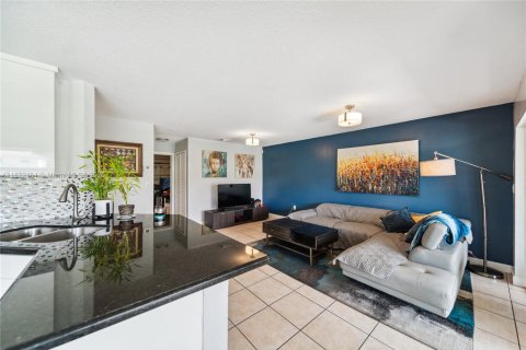 House in Doral, Florida 4 bedrooms, 232.07 sq.m. № 1786512 - photo 11