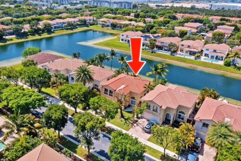 House in Doral, Florida 4 bedrooms, 232.07 sq.m. № 1786512 - photo 1