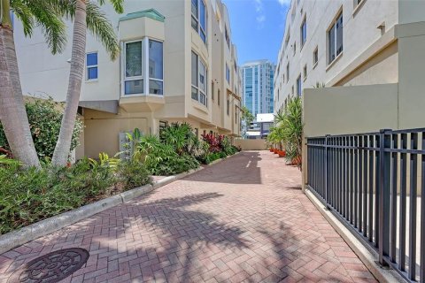 Touwnhouse à louer à Sarasota, Floride: 2 chambres, 194.44 m2 № 2103152 - photo 2
