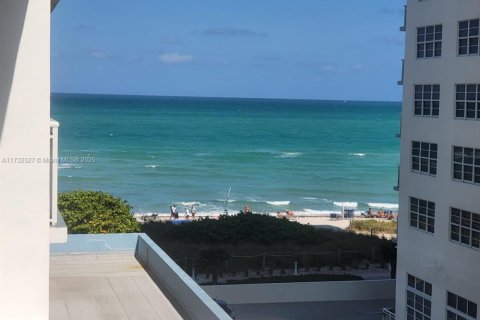 Condo in Miami Beach, Florida, 1 bedroom  № 1862422 - photo 1