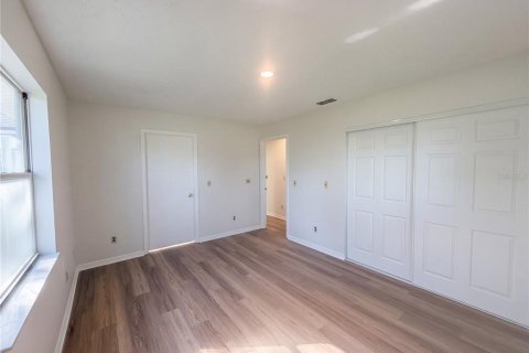 House in Summerfield, Florida 3 bedrooms, 187.66 sq.m. № 2421809 - photo 16