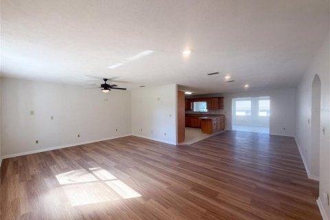 House in Summerfield, Florida 3 bedrooms, 187.66 sq.m. № 2421809 - photo 4