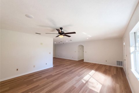 House in Summerfield, Florida 3 bedrooms, 187.66 sq.m. № 2421809 - photo 5