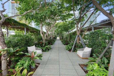 Condo in Miami, Florida, 2 bedrooms  № 1993114 - photo 29