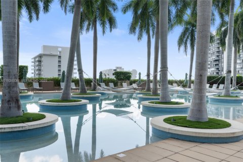 Condo in Miami, Florida, 2 bedrooms  № 1993114 - photo 24