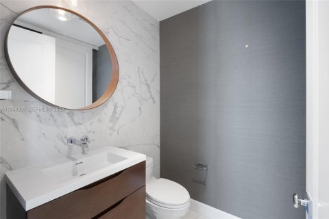 Condo in Miami, Florida, 2 bedrooms  № 1993114 - photo 23
