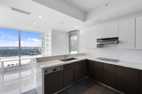 Condo in Miami, Florida, 2 bedrooms  № 1993114 - photo 11