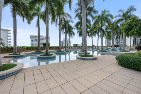 Condo in Miami, Florida, 2 bedrooms  № 1993114 - photo 25