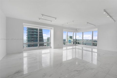 Condo in Miami, Florida, 2 bedrooms  № 1993114 - photo 3