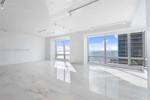 Condo in Miami, Florida, 2 bedrooms  № 1993114 - photo 2