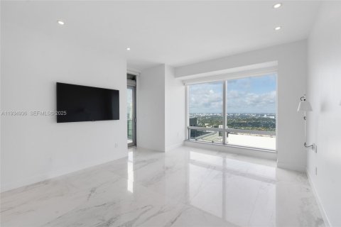 Condo in Miami, Florida, 2 bedrooms  № 1993114 - photo 12