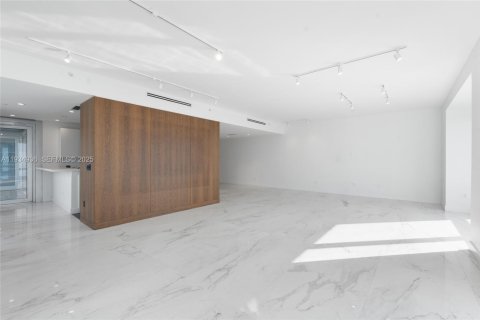 Condo in Miami, Florida, 2 bedrooms  № 1993114 - photo 8