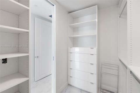 Condo in Miami, Florida, 2 bedrooms  № 1993114 - photo 18