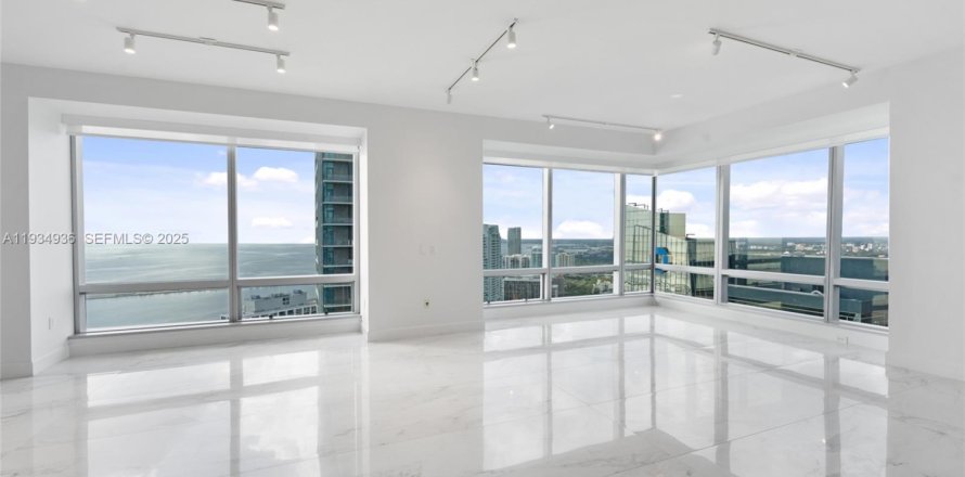 Condo in Miami, Florida, 2 bedrooms  № 1993114