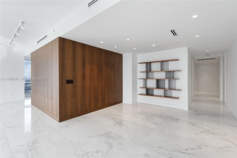 Condo in Miami, Florida, 2 bedrooms  № 1993114 - photo 7