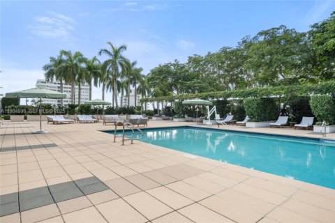 Condo in Miami, Florida, 2 bedrooms  № 1993114 - photo 27
