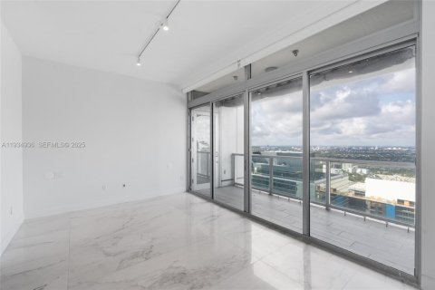 Condo in Miami, Florida, 2 bedrooms  № 1993114 - photo 19